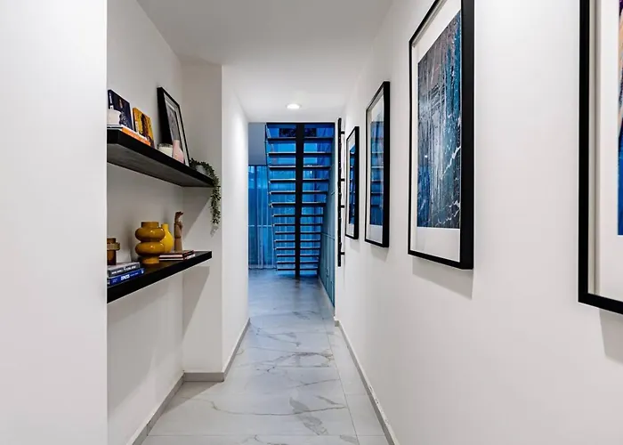 Apartment Two-in-one Group Haven With Terrace, Wifi & Comfort