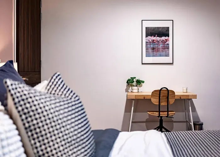 Apartment Two-in-one Group Haven With Terrace, Wifi & Comfort *