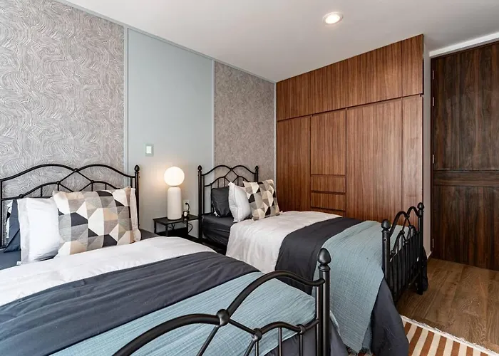 Apartment Two-in-one Group Haven With Terrace, Wifi & Comfort