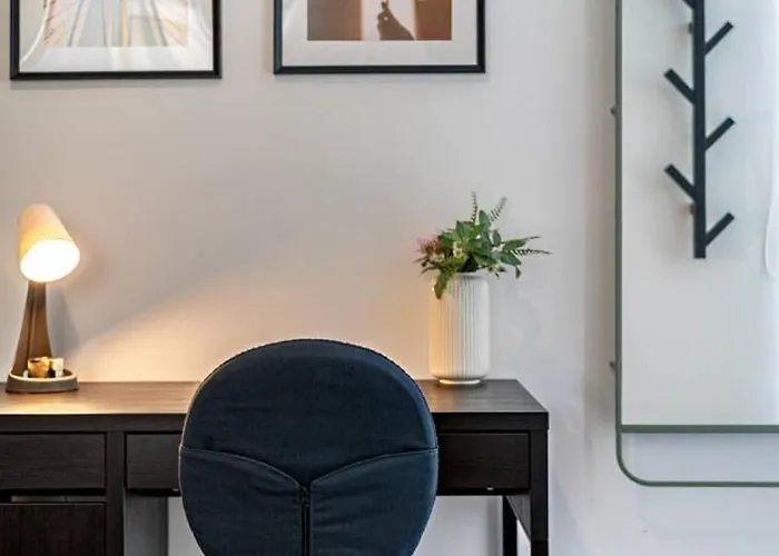 Apartment Two-in-one Group Haven With Terrace, Wifi & Comfort *